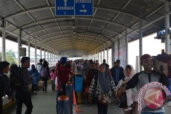  Pemudik Pejalan Kaki Mulai Padati Bakauheni  