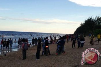 Mantap! Prihatin Sampah Berserakan 207 Karang Taruna Bersihkan Pantai Ujung Pandara