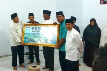 Warga Kampar Peroleh Bantuan Ratusan Al Quran