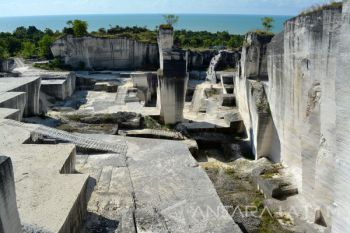 Penambangan Batu Putih