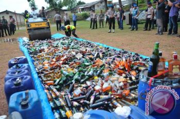 Polda Sumsel musnahkan ribuan botol minuman keras