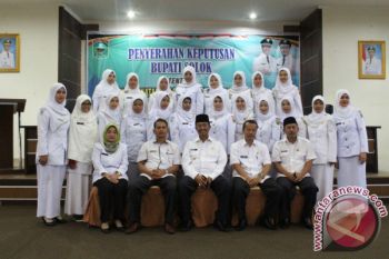 SK CPNS 77 Bidan di Solok Diserahkan