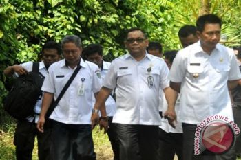 Bupati Nadalsyah Tinjau Sungai Bengaris Sering Banjir