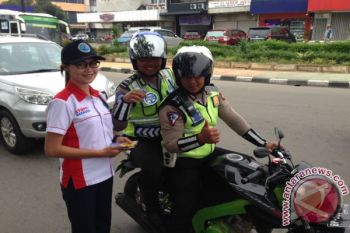 BNN Kepri Bagikan Stiker Stop Narkoba