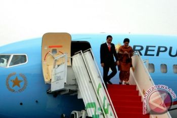 JK Sambut Kedatangan Presiden di Lanud Halim