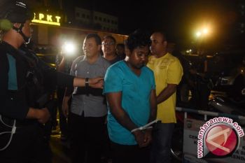 Berita kemarin, pembekukan penyerang Hermansyah dan klarifikasi foto Kapolda