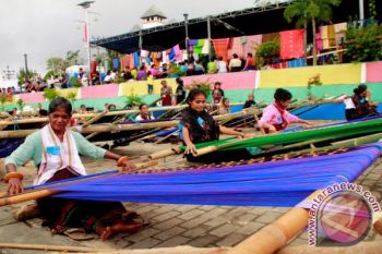 Tenun Ikat Membuat Sumba Memikat