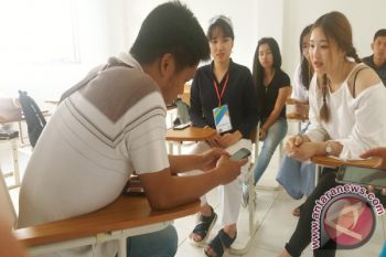 Mahasiswi Korsel Belajar Bahasa Indonesia di Unima