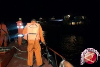 Basarnas Kendari Evakuasi Kapal Mati Mesin