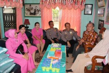 Polres Barsel Bantu Yatim-Piatu Saat Hut Polri