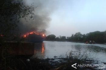 16 Fishing Boats Catch Fire in Central Java 