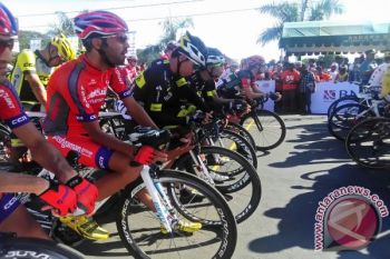 Warga Maumere Lepas Peserta Tour de Flores 