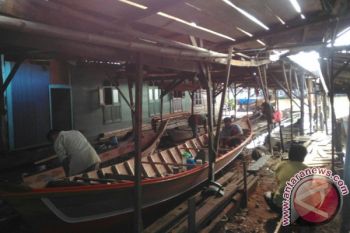 SENTRA PEMBUATAN PERAHU DI ALALAK BERANGAS