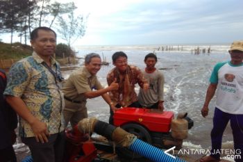 Nelayan Ujungnegoro Peroleh Bantuan Mesin Penyedot Sedimentasi 
