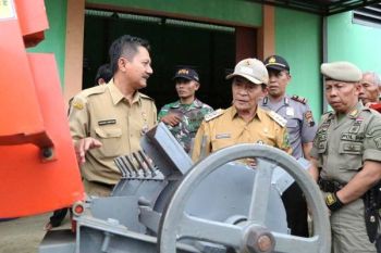 Kelompok Tani Banjarnegara Peroleh Bantuan Alat Pertanian