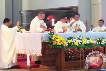 Uskup Manado Misa Pertama Di Paroki Asal 