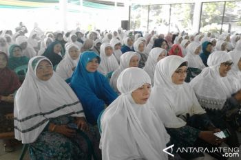 Calhaj Asal Batang Didominasi Pekerja Swasta