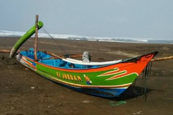 Perahu Dihempas Gelombang, Seorang Nelayan di Cilacap Hilang