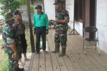 Kodim Sampit Bantu Pengobatan Korban Banjir Katingan