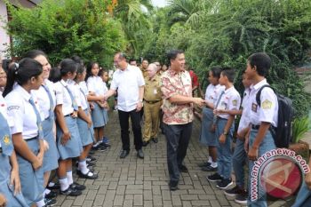 Bupati Sitaro: Guru Berperan Tingkatkan Mutu Pendidikan