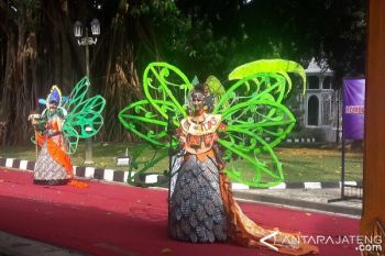 Tumbuhkan Kreativitas Siswa, Costum Batik Carnival Dilombakan