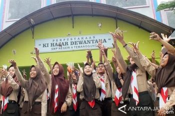SMPN 6 Temanggung Lepas 1.000 Ekor Burung
