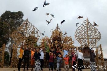 Hikmat Desa untuk Festival Lima Gunung  