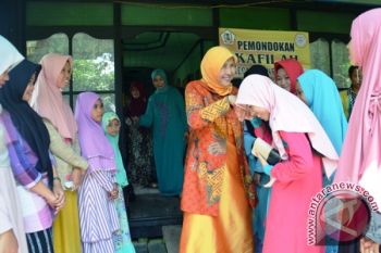 KUNJUNGAN KETUA TP-PKK BATOLA