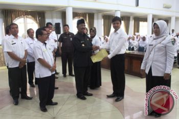 Bupati Pasaman Serahkan 162 SK CPNS Tenaga Kesehatan