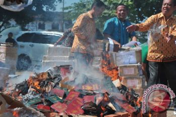Kemenag Sumsel musnahkan ratusan ribu buku nikah lama