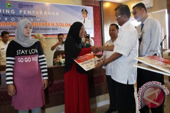 7.892 Keluarga Miskin di Solok Peroleh Kartu Keluarga Sejahtera