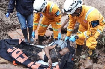 Dua pendulang tradisional tertimbun longsor di Tembagapura 