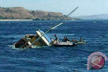 Kapal Wisatawan Karam di Pulau Padar
