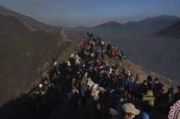 Gunung Bromo Diserbu Ribuan Wisatawan Asing