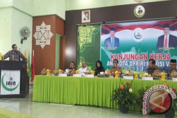 PEMPROV MINTA EMBARKASI HAJI