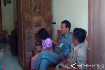 Bupati Kudus Menjenguk Siswi SD Korban Perundungan
