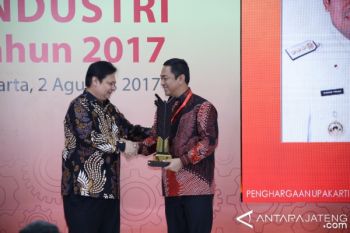 Dinilai Peduli UMKM, Wali Kota Semarang Diganjar Upakarti 