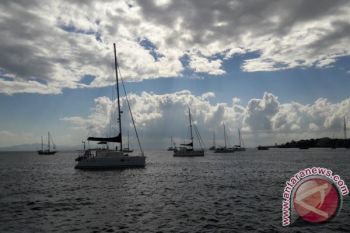Belasan Yacht Tiba di Pantai Tedy's Kupang 
