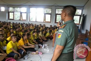 Dandim Beri Kuliah ke 700 Mahasiswa Fekon Unima