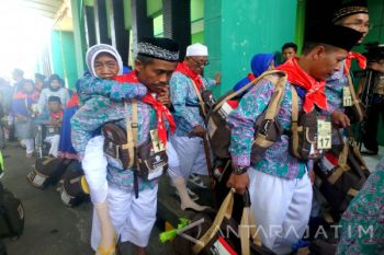 210 Bungkus Rokok Ditemukan di Koper Calhaj Surabaya