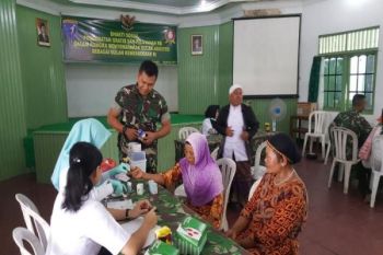 Masyarakat Antusias Ikut Pengobatan Massal Gratis  Kodim Sampit