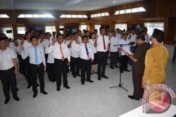 Lomban Lantik Pengurus LPM Kota Bitung