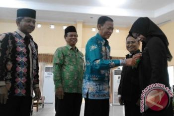 Riban Satia Nantikan Inovasi 38 Lulusan Diklatpim 