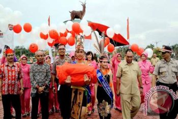 Tim Ekspedisi Kibarkan Bendera Merah Putih di Perbatasan Kalteng-Kalbar