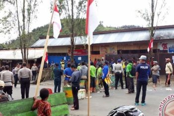 Polisi Pegunungan Bintang mediasi pembukaan blokade jalan
