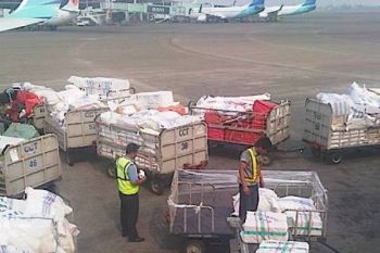 Warga keluhkan pelayanan kargo Garuda Jayapura
