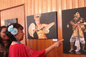 Dubes Buka Pameran Lukisan Batik