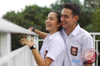 Edwin dan Gina Noer berkolaborasi dalam "Posesif"