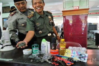 Calhaj Malang Bawa Kerikil Disita Petugas