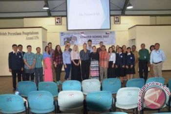 Kaum Muda AS-Eropa Belajar Keberagaman di NTT